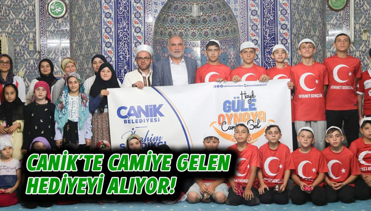 Canik'te Camiye Gelen Hediyeyi Alıyor! 