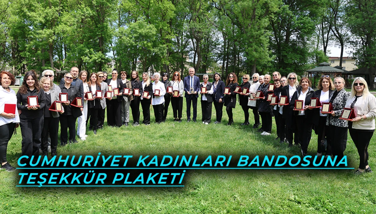Cumhuriyet Kadınları Bandosuna Teşekkür Plaketi