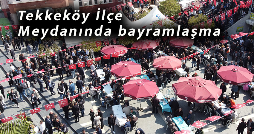 Tekkeköy İlçe Meydanında bayramlaşma